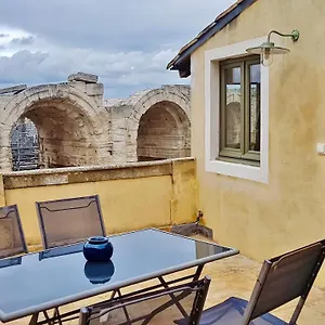Avec Terrasse Sur L'amphithéâtre Arles